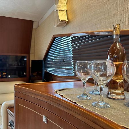 Отель Yacht Pegasus II Барселона Экстерьер фото