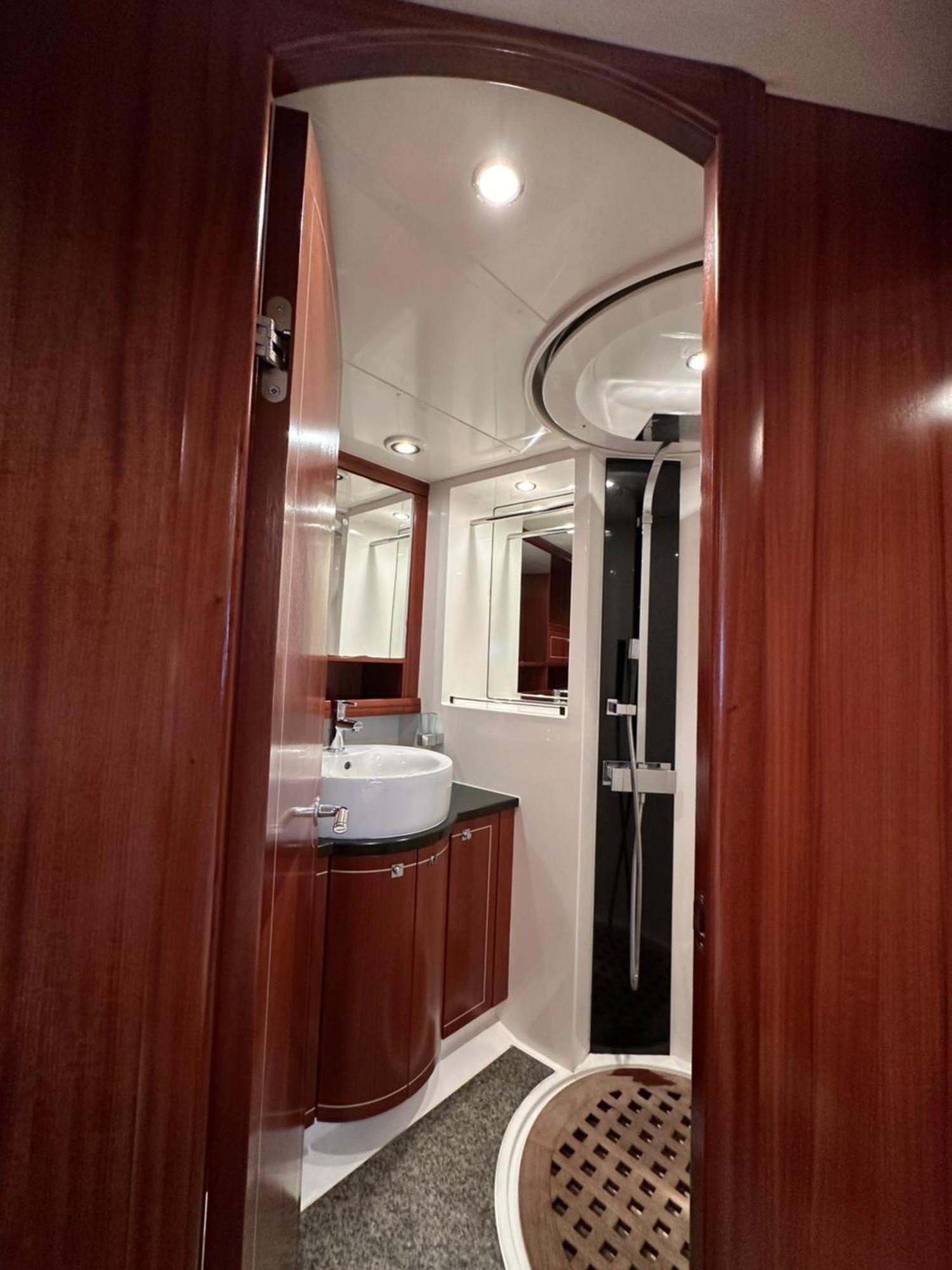 Отель Yacht Pegasus II Барселона Экстерьер фото
