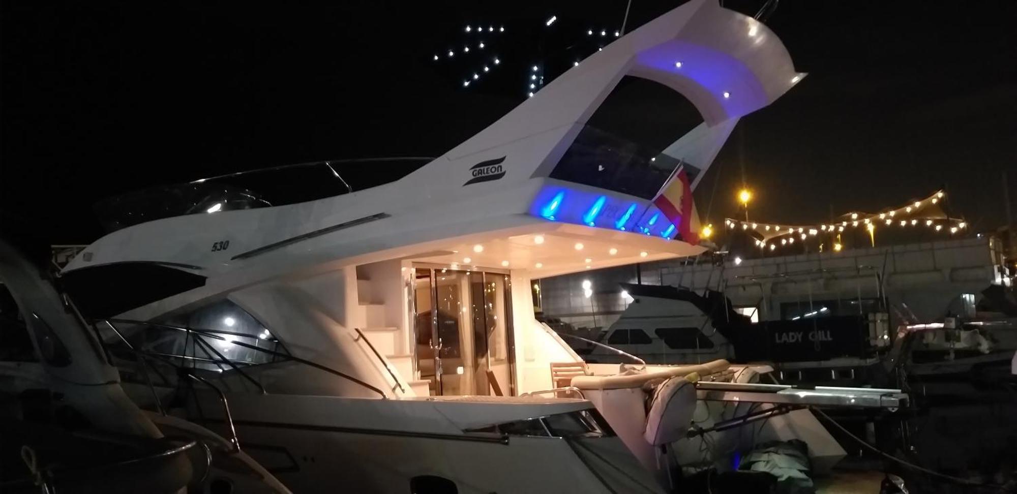 Отель Yacht Pegasus II Барселона Экстерьер фото